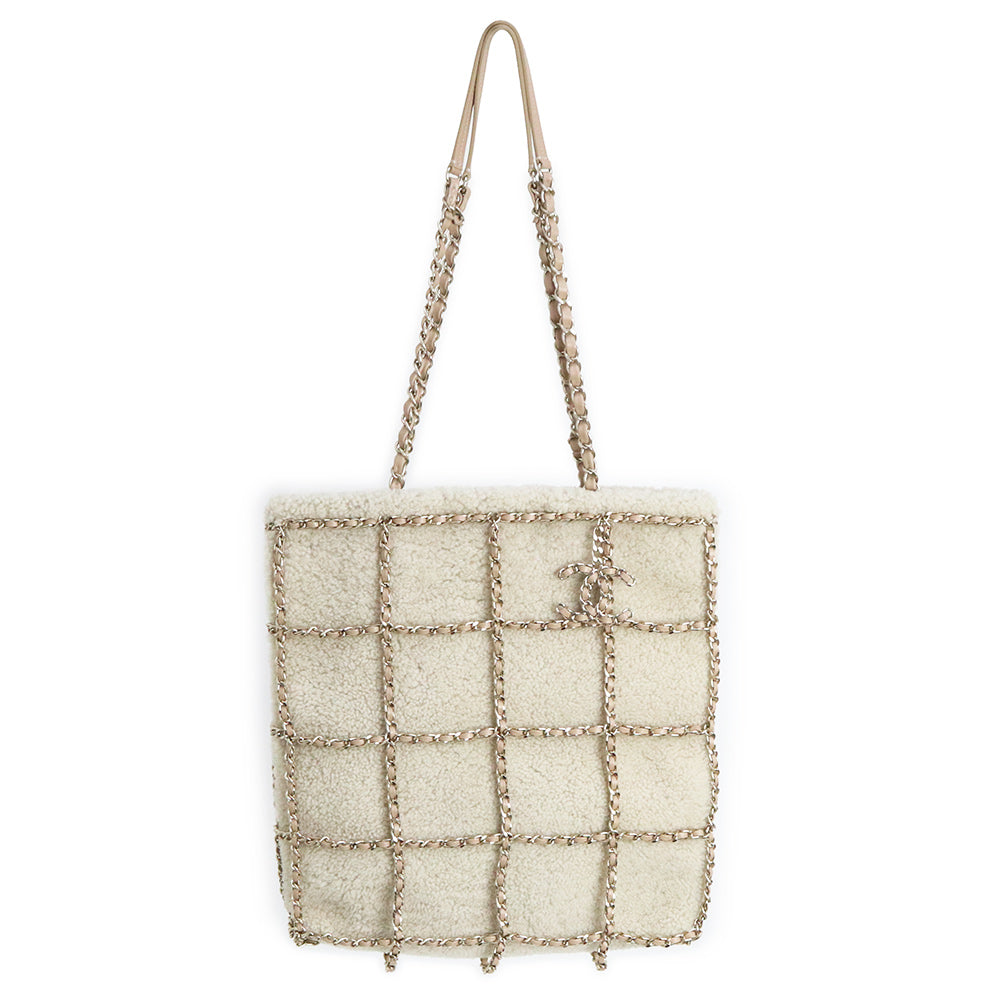 シャネル CHANEL ムートン トートバッグ チェーン ファッション