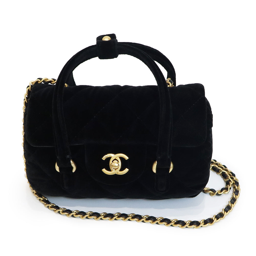 新品未使用✧CHANEL VIP限定ノベルティ ブラック キルティングポーチ 本日限定価格?CHANEL ブラック キルティング ポーチ - メルカリ